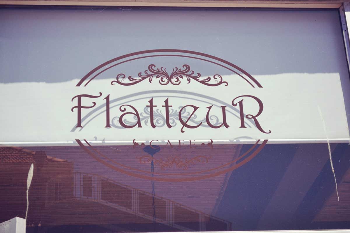 Flatteur Café