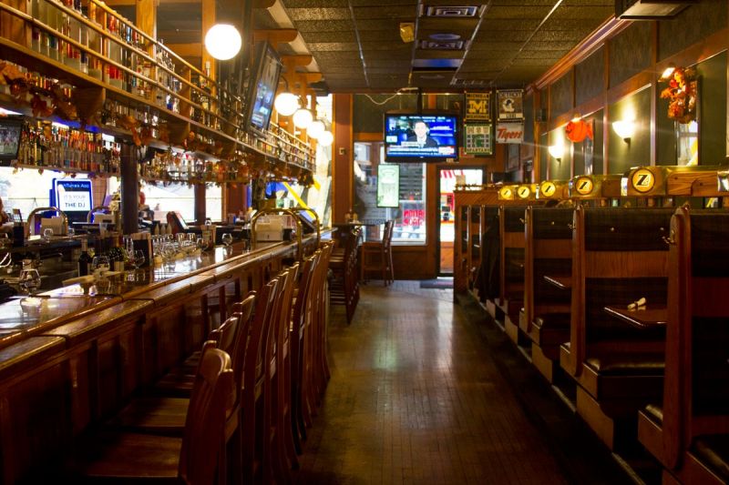 On the Grid Z's Bar & Restaurant