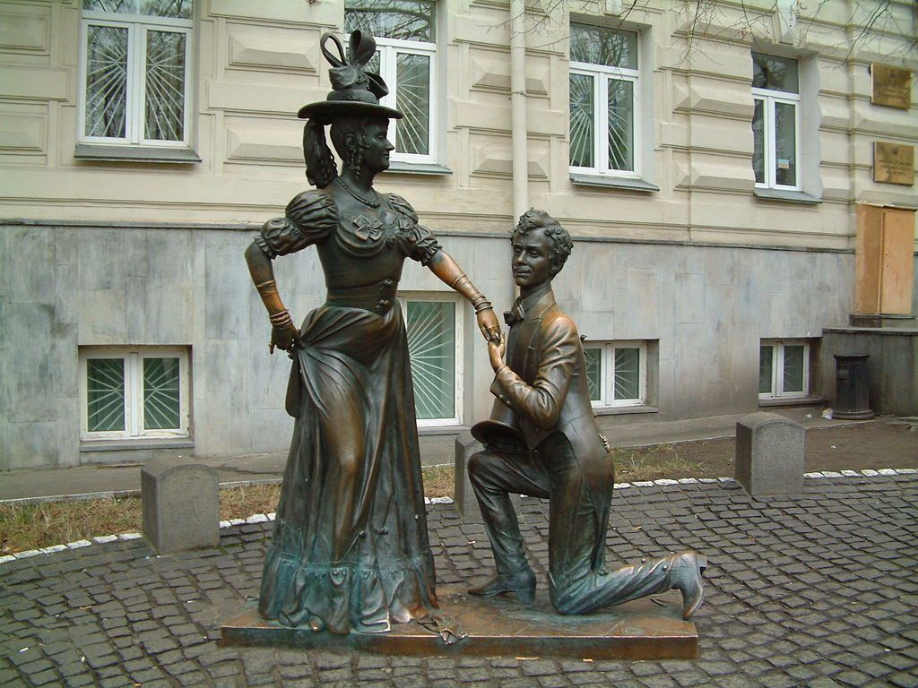 Monument to Pronia Prokopivna and Svirid Petrovich